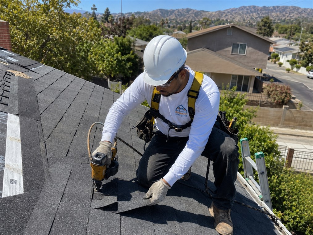 Roofing Burbank Maxline crew at work